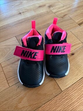 Nike Kids Black Sneakers with Bright Pink Strap